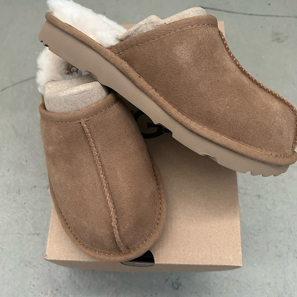 NIB UGG KEEGAN BROWN TAN FURY COZY SLIPS SIZE 1 boys and girls